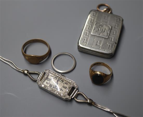 Two 9ct gold signet rings, a white metal and diamond set cocktail watch, a George III silver vinaigrette and a platinum band.